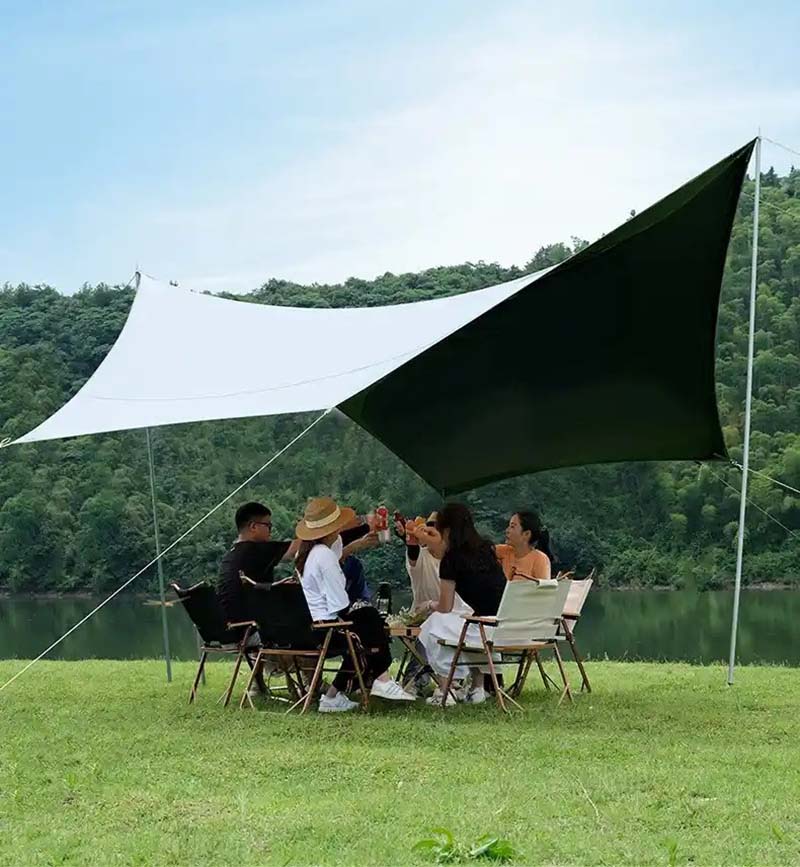 portable solar power station with panels